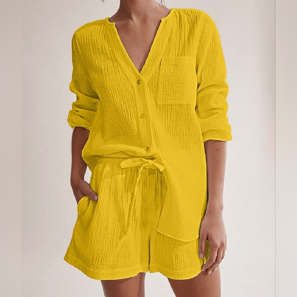 Versatile Notched Top and Shorts Set - Picture 7 of 11